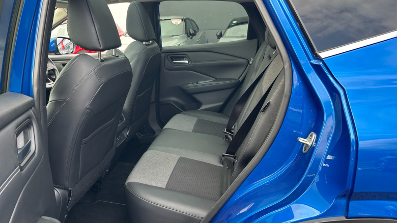 Nissan Qashqai 1.3 DiG-T MH N-Connecta 5dr Petrol Hatchback